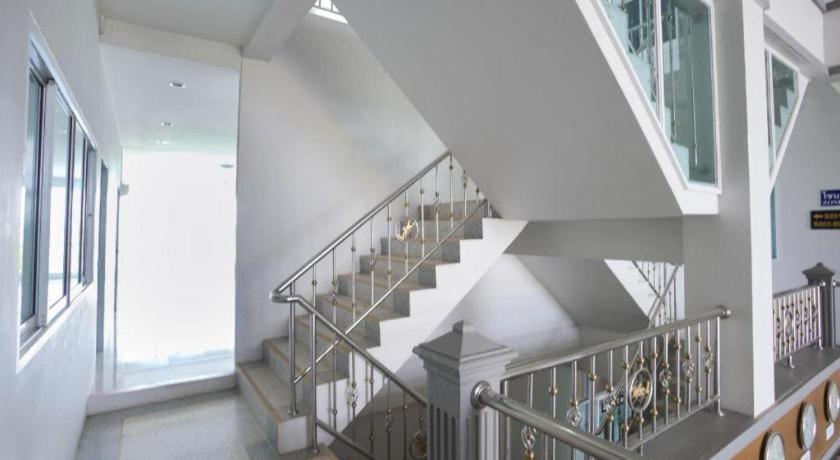 Oyo 75394 Sakthong Grand Hotel تشيانغ كونغ المظهر الخارجي الصورة