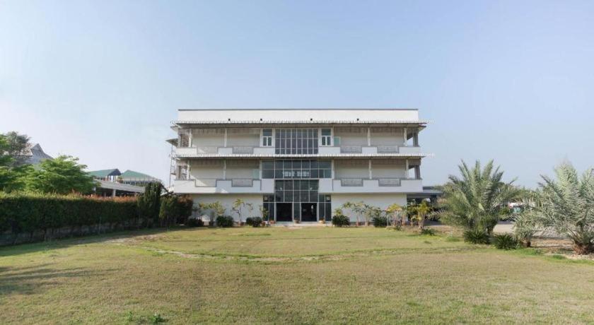 Oyo 75394 Sakthong Grand Hotel تشيانغ كونغ المظهر الخارجي الصورة
