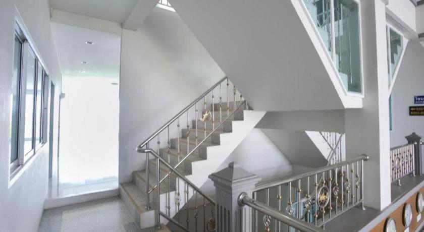 Oyo 75394 Sakthong Grand Hotel تشيانغ كونغ المظهر الخارجي الصورة
