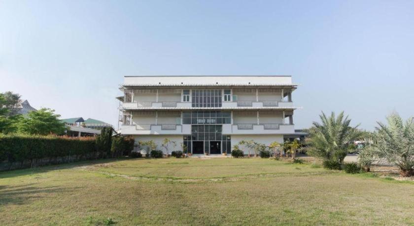 Oyo 75394 Sakthong Grand Hotel تشيانغ كونغ المظهر الخارجي الصورة